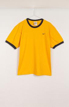 推荐Upcycled Nike Swoosh T-Shirt商品