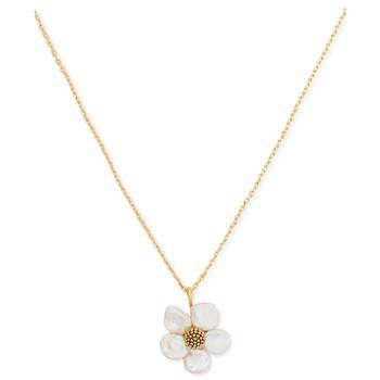 商品Kate Spade | Gold-Tone Freshwater Pearl (8-9mm) Flower Pendant Necklace, 16" + 3" extender,商家Macy's,价格¥630图片