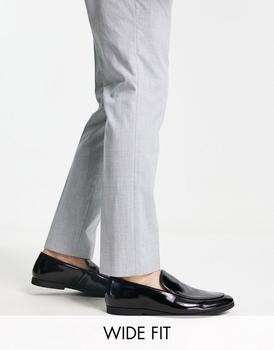 商品Truffle Collection | Truffle Collection wide fit slip on loafers in black patent,商家ASOS,价格¥164图片