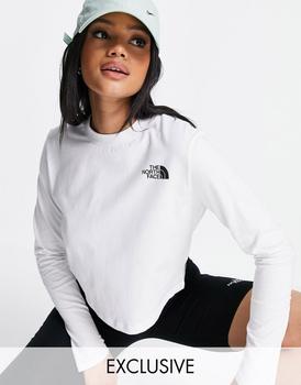 The North Face | The North Face cropped long sleeve t-shirt in white Exclusive at ASOS商品图片,5.4折