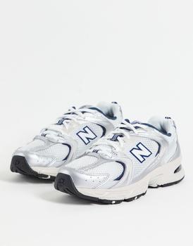 product New Balance 530 trainers in grey and navy image