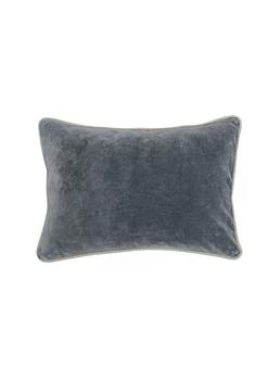商品Duna Range | Rectangular Throw Pillow with Cotton Cover, Gray,商家Belk,价格¥367图片