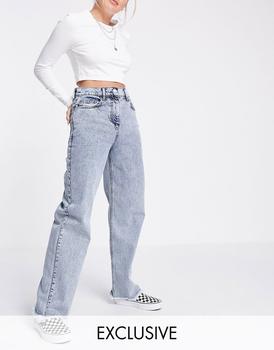 推荐Reclaimed Vintage inspired 90's dad jeans with raw hem in light wash blue商品
