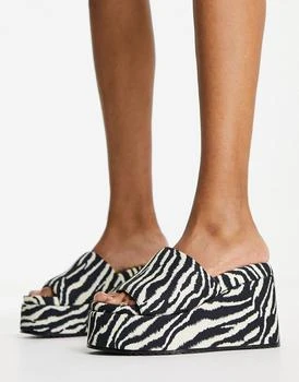 推荐ASOS DESIGN Thierry mule wedges in zebra商品