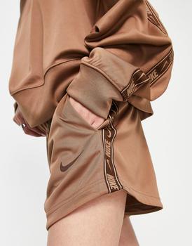 推荐Nike swoosh tape shorts  in archaeo brown商品