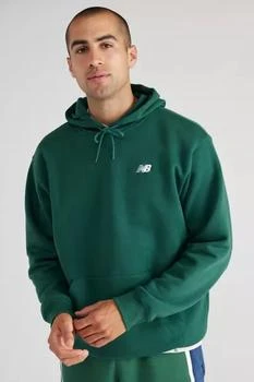 New Balance | New Balance Small Logo Brushed Fleece Hoodie Sweatshirt,商家Urban Outfitters,价格¥535