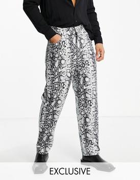 推荐Reclaimed Vintage inspired 90's baggy coated snake print jean商品