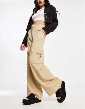 推荐Miss Selfridge slouchy wide leg cargo trouser in neutral商品