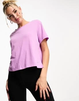 推荐Nike Yoga Dri-Fit short sleeve t-shirt in purple商品
