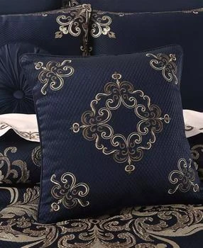 J Queen New York | Caruso Embellished Decorative Pillow, 18" x 18",商家Macy's,价格¥255
