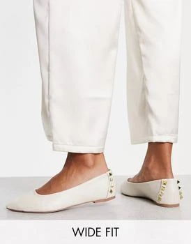 推荐New Look Wide Fit studded pointed flat ballet shoe in off white商品