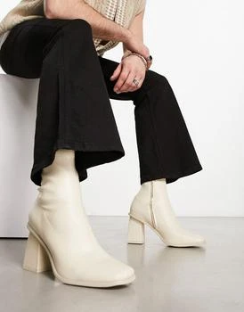 推荐ASOS DESIGN heeled chelsea boot in cream faux leather商品