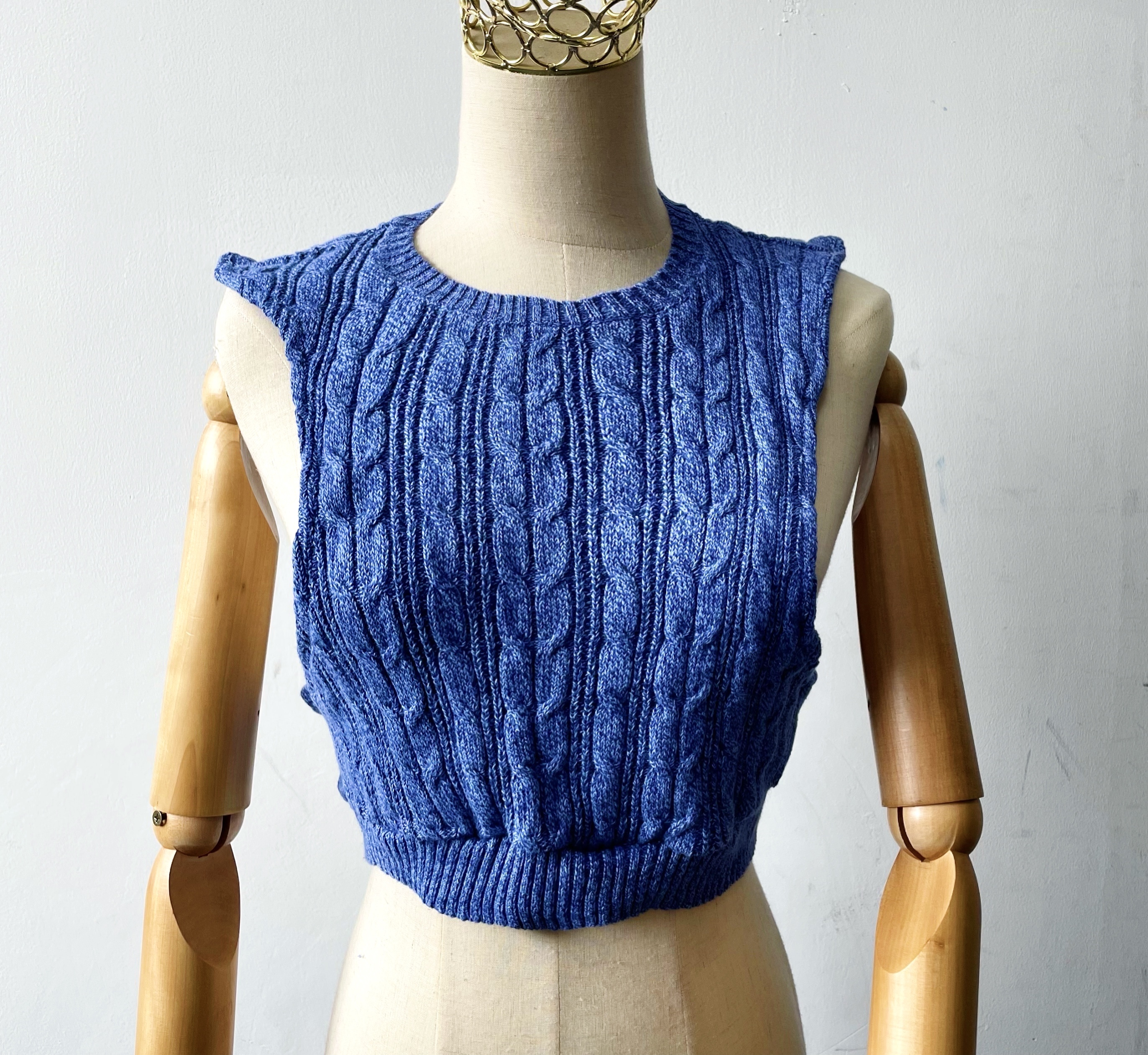 推荐(Brand:ST.John's Bay,尺码M，无吊牌）ST.John's Bay Recycled Cropped Cable Knit Sweater Vest商品