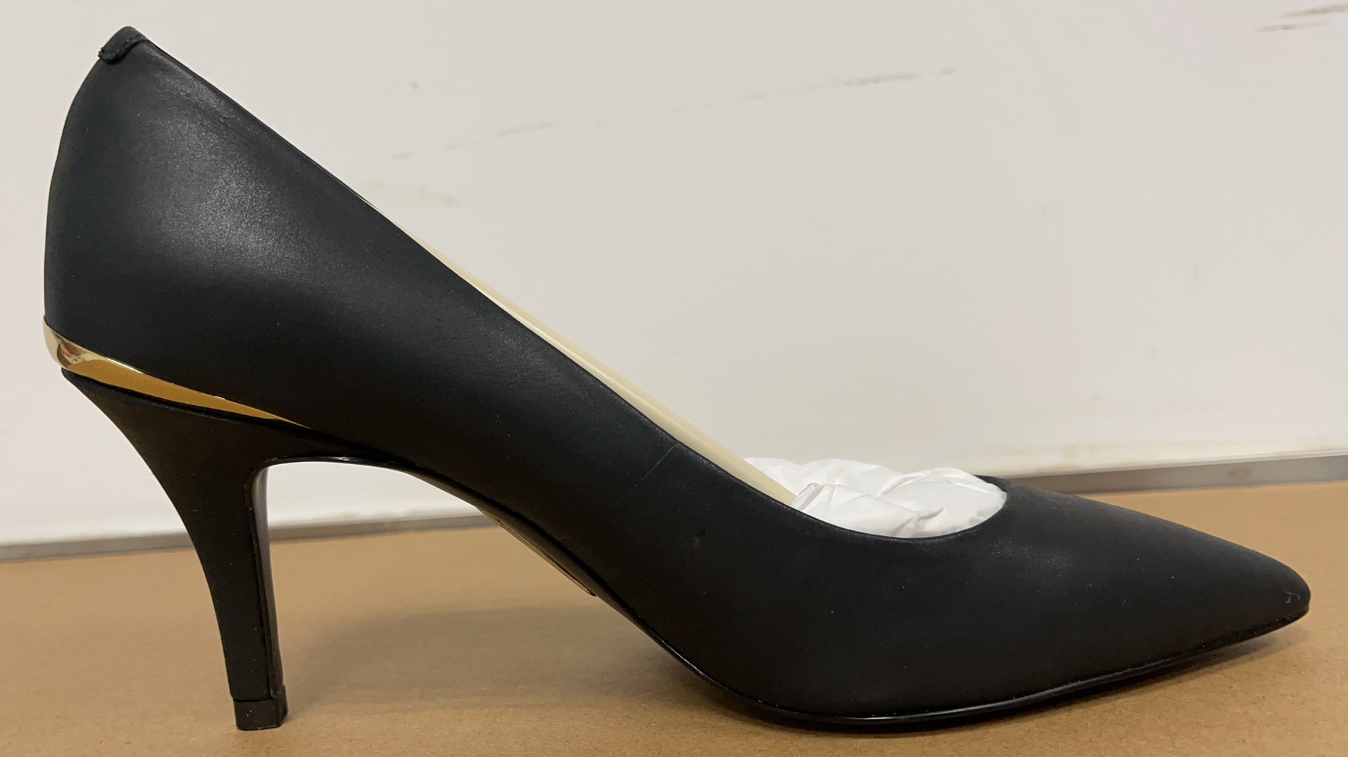 商品Boutique Moschino | (鞋垫严重掉皮，鞋盒脏污）shoes (注意看图，以实拍为主),商家品牌清仓区,价格¥209图片