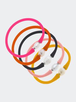 商品Bali Freshwater Pearl Silicone Bracelet Stack Of 5 In Neon Pink, Orange, Black, Light Pink & Cantaloupe,商家Verishop,价格¥584图片