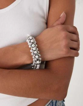 Reclaimed Vintage | Reclaimed Vintage statement bracelet with pearls in silver,商家ASOS,价格¥185
