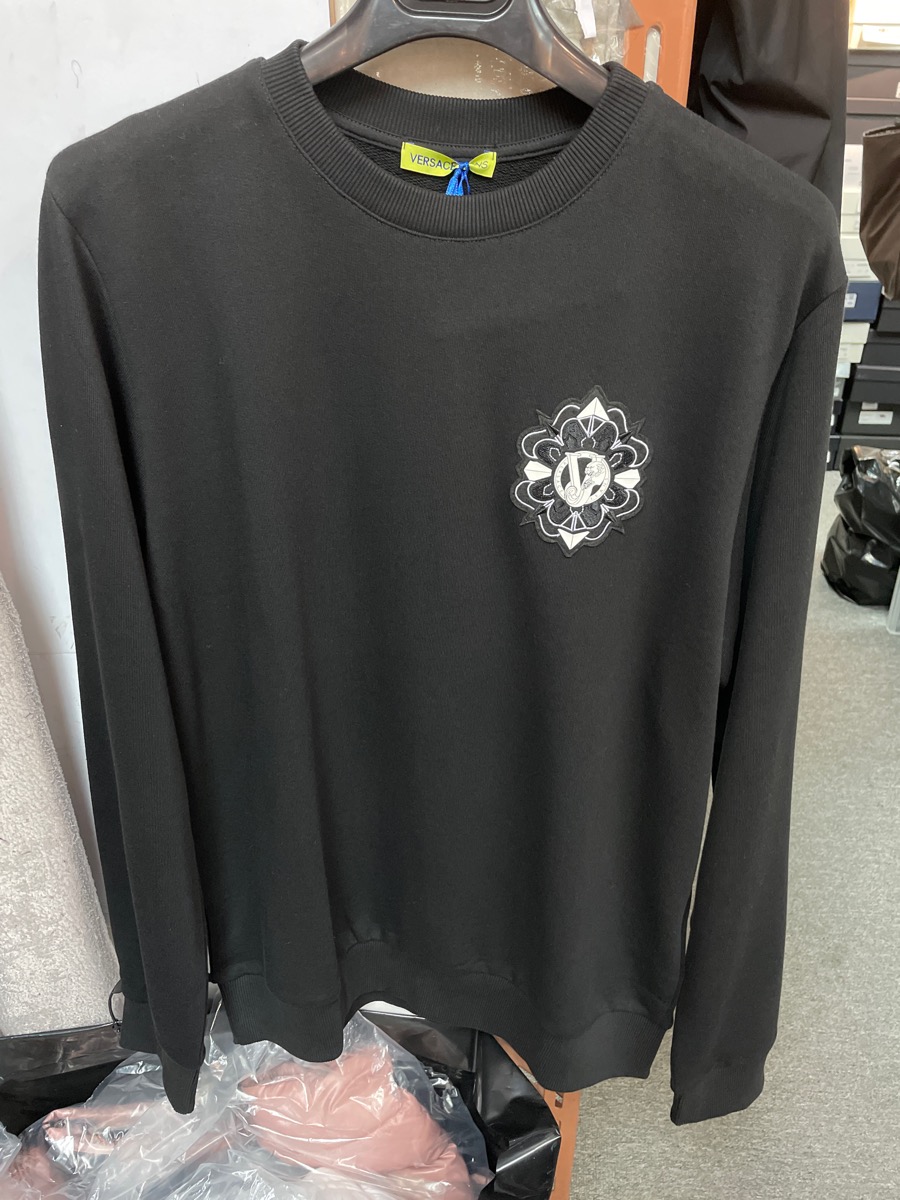 范思哲卫衣好用吗, Versace | VERSACE JEANS 男士黑色棉质徽标刺绣圆领卫衣 B7GSA7FQ-36604-899商品图片 独家减免邮费