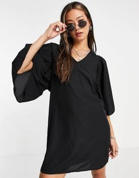 推荐Vero Moda flutter sleeve dress in black商品