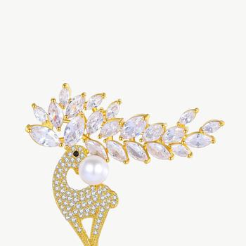 商品Classicharms | Gold Pave and Pearl Reindeer Brooch Necklace Set,商家Verishop,价格¥650图片