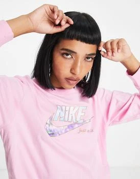 推荐Nike sparkle swoosh graphic logo long sleeve t-shirt in pink商品