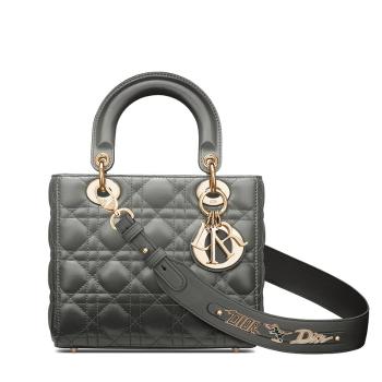 迪奥经典款, Dior | 【预售3-7天】DIOR/迪奥 2021年 MY ABCDIOR系列 女士灰色渐变小羊皮单肩手提戴妃包（勋章款）M0538OSJB_M932商品图片 8折, 包邮包税