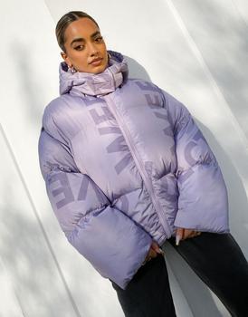 商品ASOS Weekend Collective oversized puffer coat in lilac monogram print图片