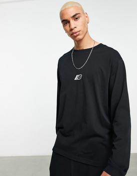 推荐New Balance logo sweatshirt in black with logo backprint商品