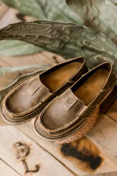 推荐Women'S Cruiser Slip-On Shoes in Brown Bomber商品