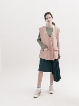 商品MOONHEE | Oversized Knitted Vest Outer - Pink,商家W Concept,价格¥1162图片