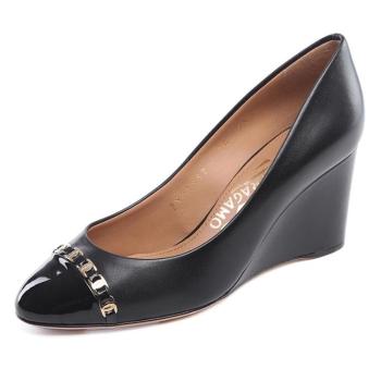 牛皮菲拉格慕皮带, Salvatore Ferragamo | SALVATORE FERRAGAMO 女士黑色牛皮配漆皮坡跟 0591377商品图片 独家减免邮费