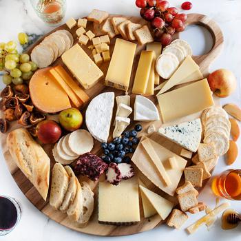商品igourmet | Eight Cheeses Tasting Gift Box,商家Bloomingdale's,价格¥1055图片