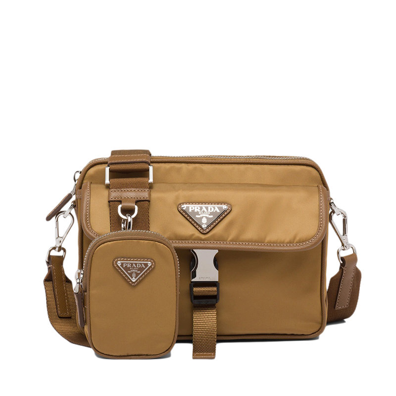 Prada | 【预售3-7天】PRADA/普拉达 22新款 男士烟草色再生尼龙Saffiano皮革饰边涂珐琅金属三角形徽标装饰翻盖单肩斜挎包2VH133_2DMH_F0005_V_XMP商品图片,8折, 包邮包税