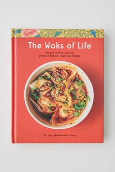 商品Urban Outfitters | The Woks Of Life: Recipes To Know And Love From A Chinese American Family: A Cookbook By Bill Leung, Kaitlin Leung, Judy Leung & Sarah Leung,商家Urban Outfitters,价格¥182图片
