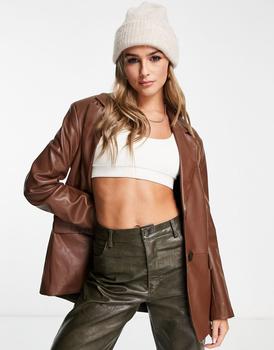 推荐Bershka oversized faux leather blazer in brown商品