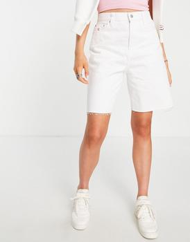 推荐Calvin Klein Jeans Pride denim dad shorts in white商品