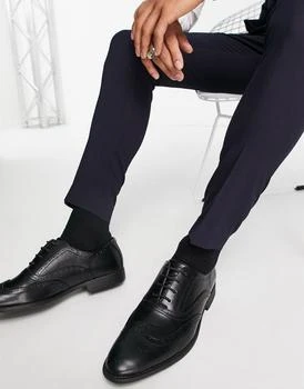 推荐ASOS DESIGN faux leather brogue shoes in black商品