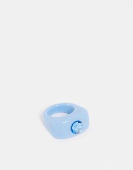 推荐ASOS DESIGN ring in blue plastic with sapphire crystal商品