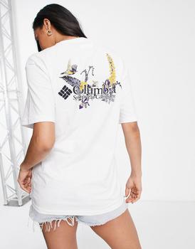 Columbia | Columbia Path Lake back print t-shirt in white Exclusive at ASOS商品图片,