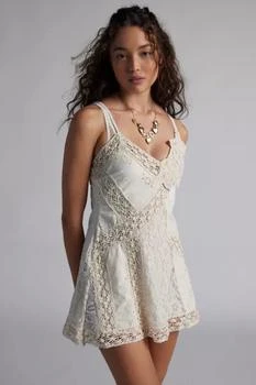 Kimchi Blue | Kimchi Blue Laney Spliced Lace Slip Dress,商家Urban Outfitters,价格¥298