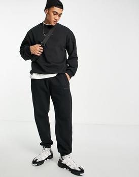 推荐adidas Originals 'Trefoil Linear' premium joggers in black with leg patch商品