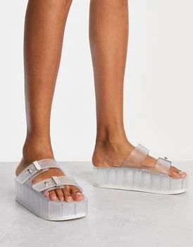 推荐ASOS DESIGN Finale buckle platform flat sandals in clear商品