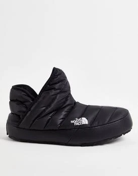 推荐The North Face Thermoball Traction booties in black商品