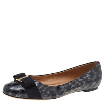 菲拉格慕芭蕾鞋, [二手商品] Salvatore Ferragamo | Salvatore Ferragamo Black Quilted Patent Leather Vara Bow Ballet Flats Size 40商品图片 9.8折