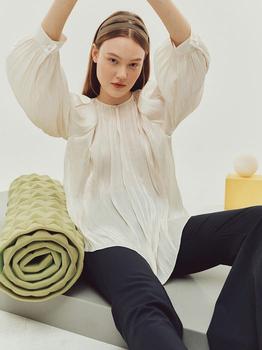 商品NUVO.10 | Pin Tuck Glossy Blouse,商家W Concept,价格¥1302图片