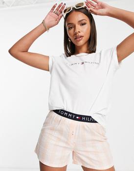 推荐Tommy Hilfiger Originals short sleeve t-shirt and short set in white and pink plaid商品