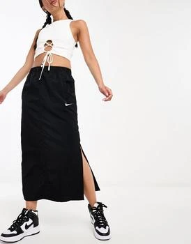 推荐Nike mini swoosh woven cargo maxi skirt in black商品