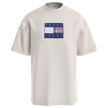商品Tommy Hilfiger | Tommy Hilfiger Men's Skater Tartan Flag T-Shirt,商家Macy's,价格¥211图片