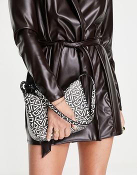 asos腋下包, ASOS | ASOS DESIGN curved shoulder bag with chain link strap in monogram商品图片 5.5折