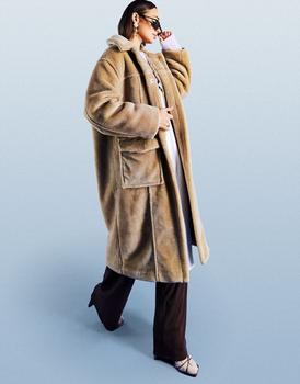 商品ASOS DESIGN longline plush faux fur coat in camel图片
