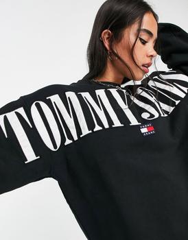 推荐Tommy Jeans logo crew neck sweatshirt in black商品